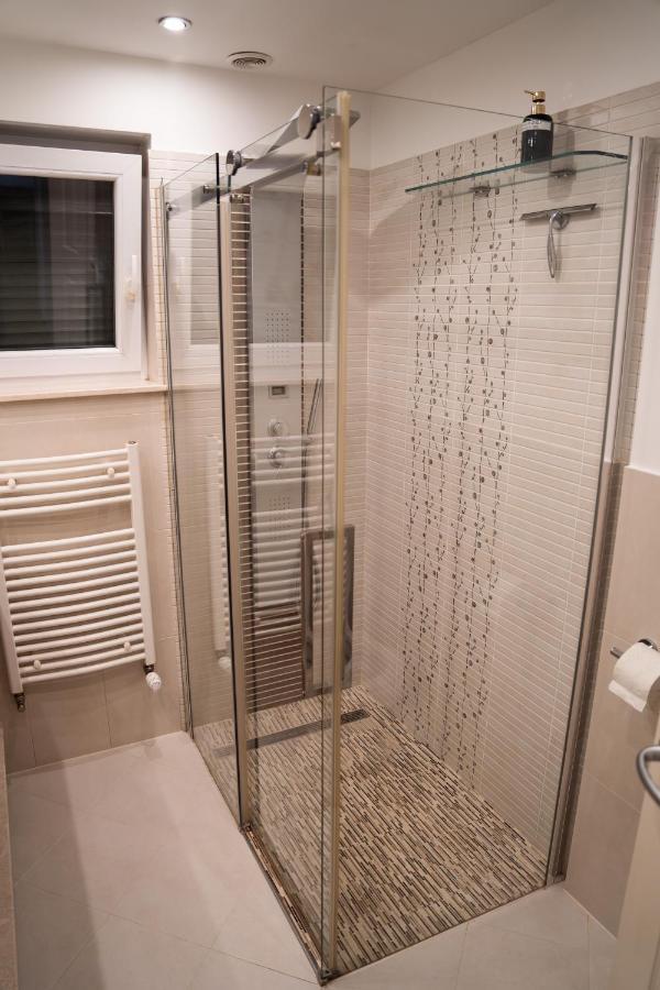 Ultracentral Golden Apartament 1 Suczawa Zewnętrze zdjęcie